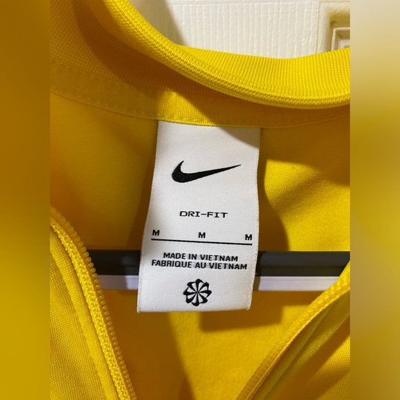Nike dri fit zip up polyester jacket, size M, yellow and blue, good condition. - Picture 5 of 5